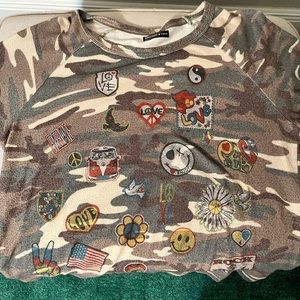 Camo with fun emojis lightweight sweater size L